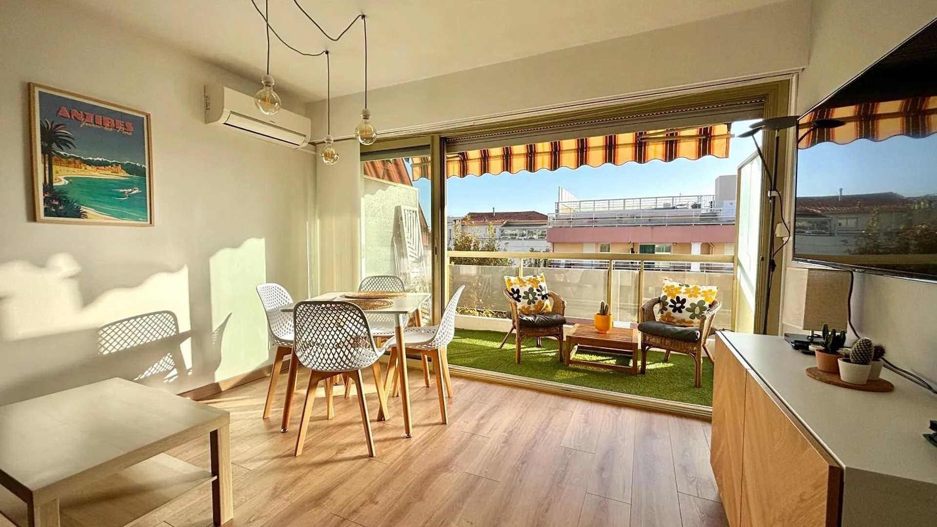 Le Juanais Cote D'Azur - Parking Prive Apartment 0*, Juan-les-Pins France