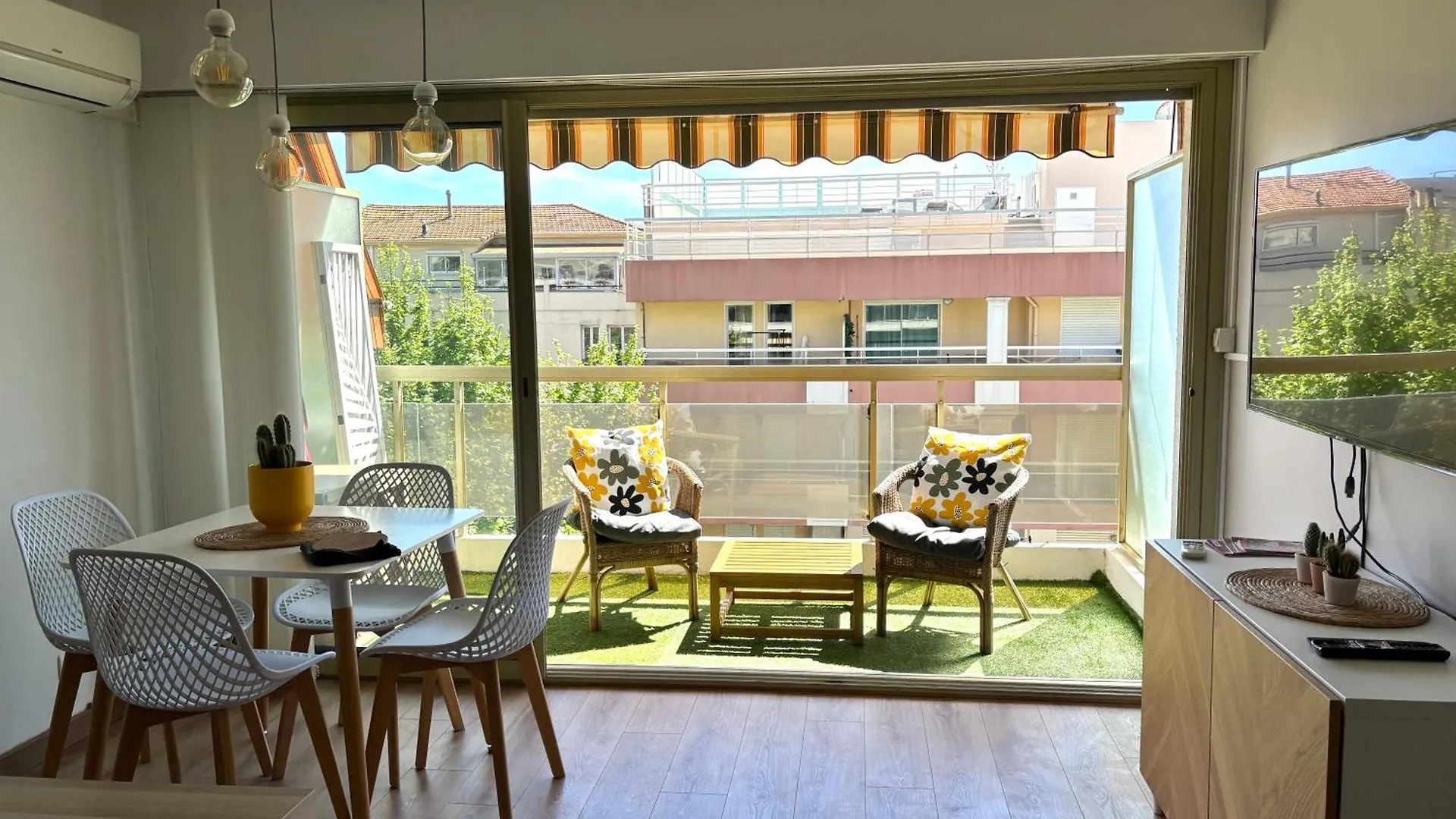 Le Juanais Cote D'Azur - Parking Prive Apartment France
